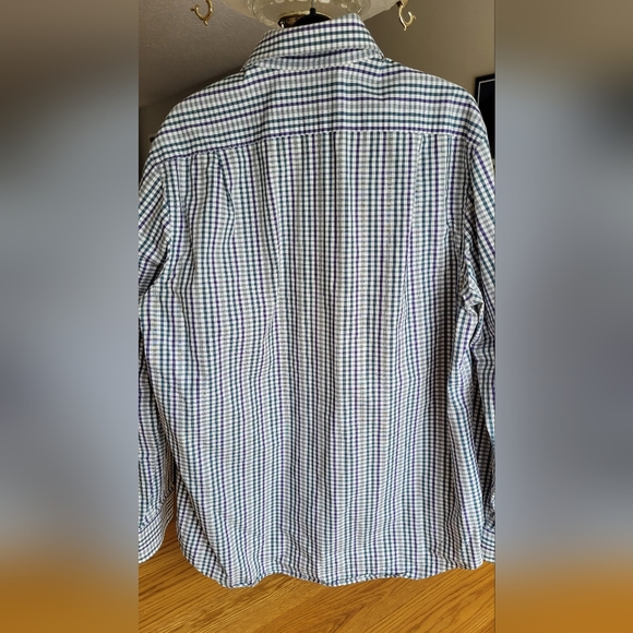 Tommy Hilfiger Men's dress shirt with spread collar. Size L/XL. 16 1/2, 34-35. - Picture 8 of 8